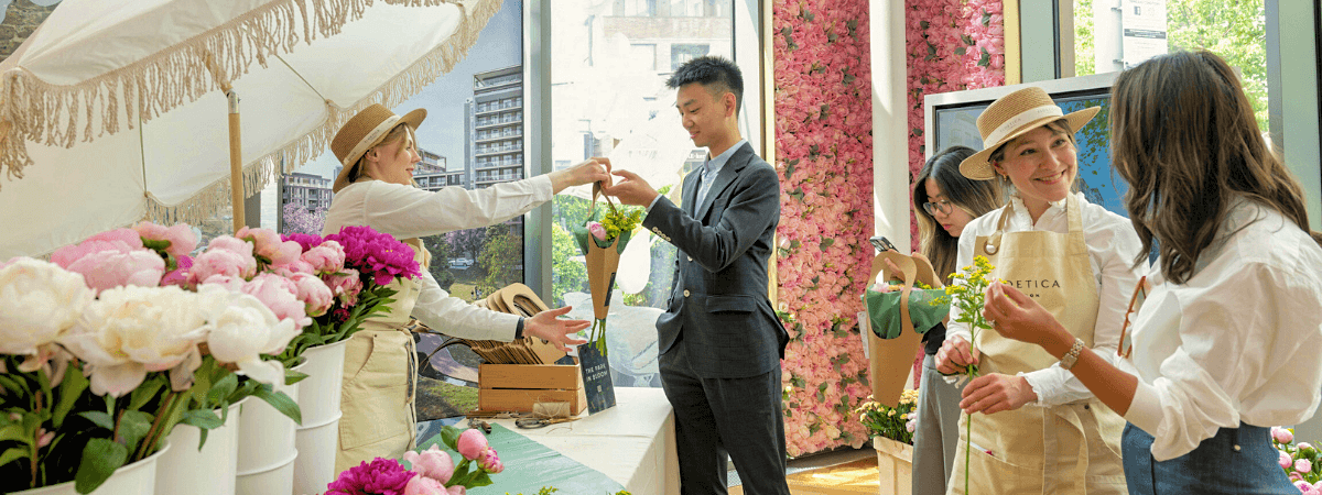 A Bespoke Mobile Flower Bar Transforms the King’s Road Park Launch During Chelsea Flower Show Week