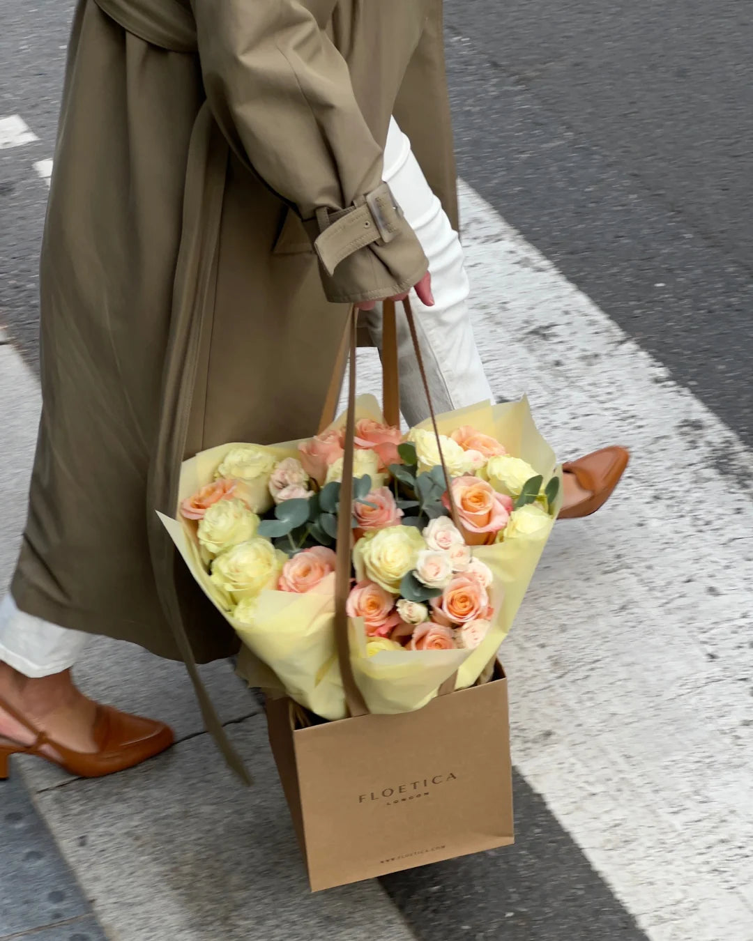 Regina – White & Peach Rose Bouquet